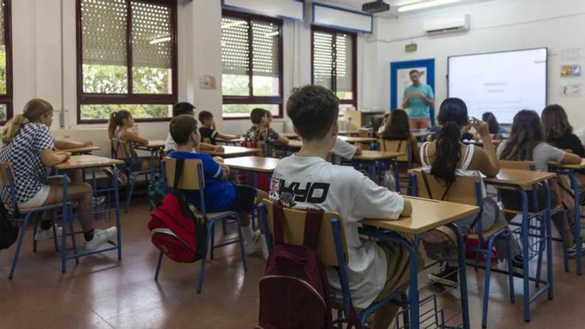 Ustea advierte de recortes y masificación en las aulas para el próximo curso