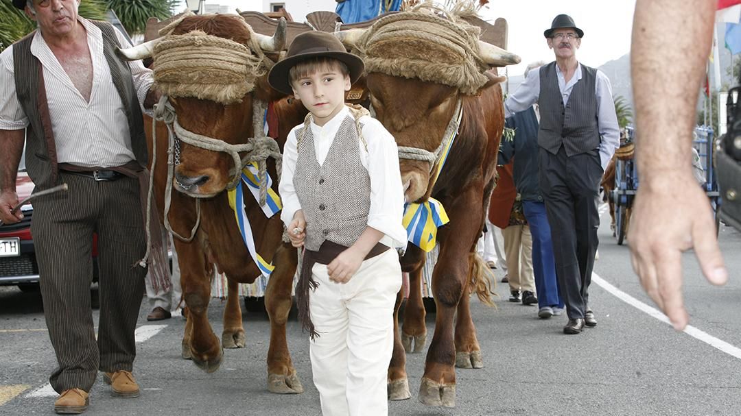 Las calles de Santa Lucía de Tirajana se llenan con motivo de la romería de Los Labradores. (Foto: Alejandro Ramos).