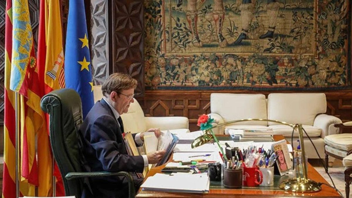 Ximo Puig, en su oficina de president.