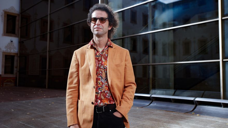 Paolo Pecere, filósofo: "Tras la idea del viajero aventurero suele haber ricos que se pueden permitir un yate privado"