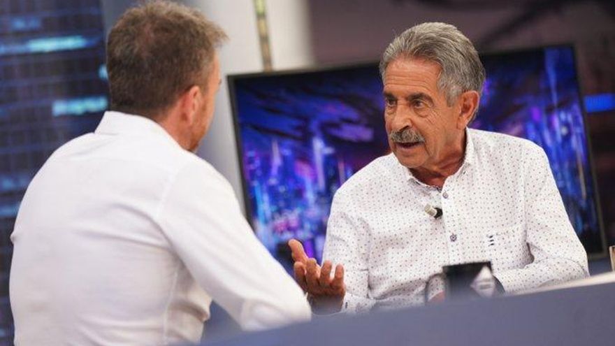 Revilla desveló en 'El Hormiguero' la razón por la que el rey Felipe le detuvo en el pasamanos