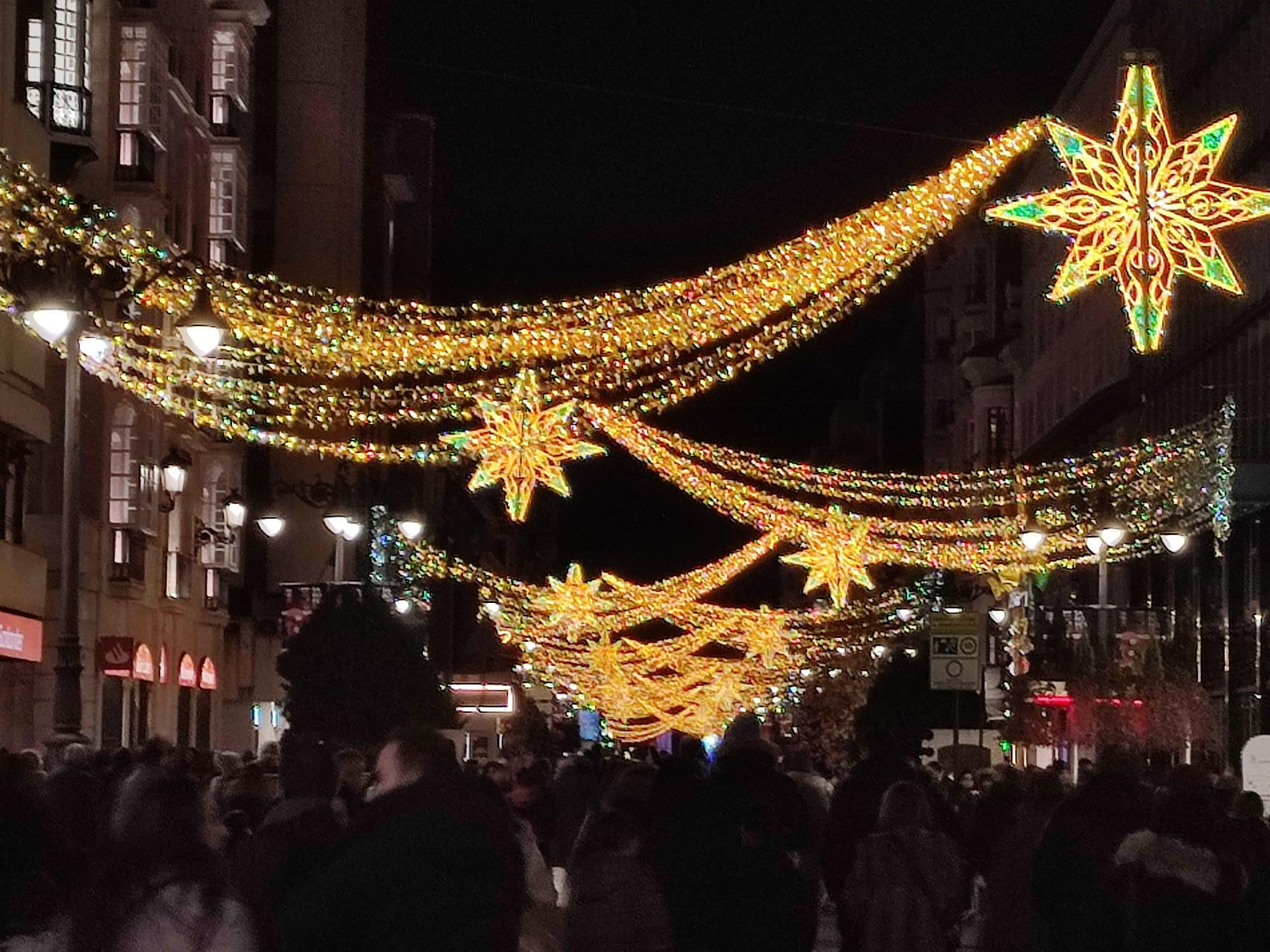 Las imágenes de cómo brilla la Navidad en el centro de León