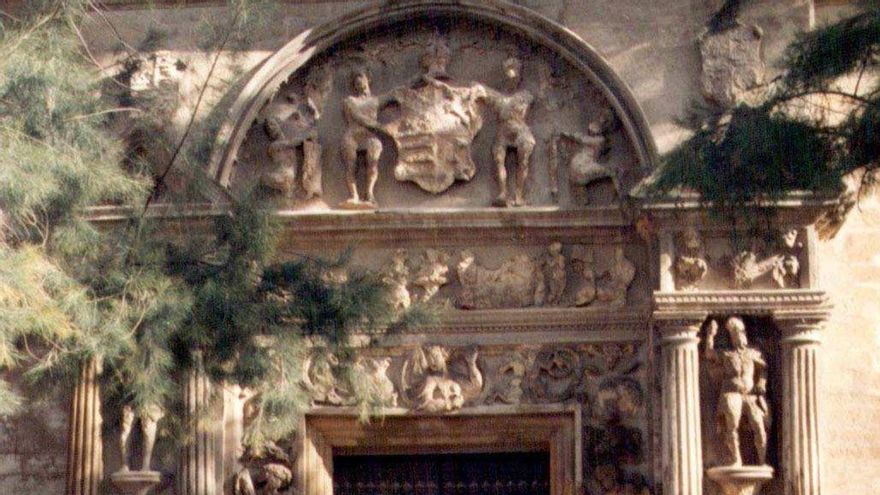 Fachada del palacio del Museo Arqueológico