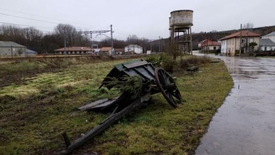 Un carro de los utilizados para el transporte del material para la construcción del pantano de Vilameca. / astorgaredaccion.com