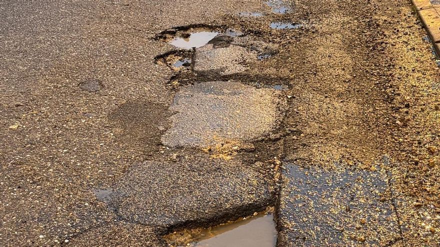 Facua denuncia el grave deterioro de numerosas calzadas de Córdoba y urge su reparación