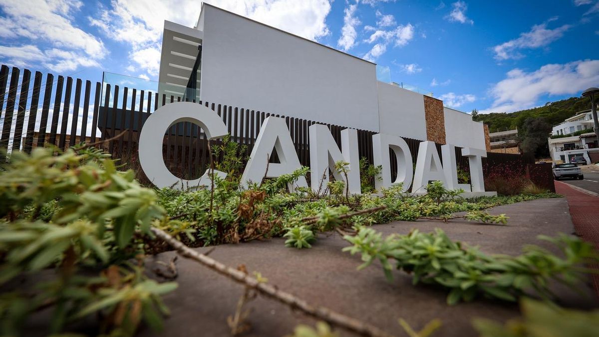 Una deuda millonaria por unos chalets de lujo en Ibiza enfrenta a una constructora con un ilustre aristócrata