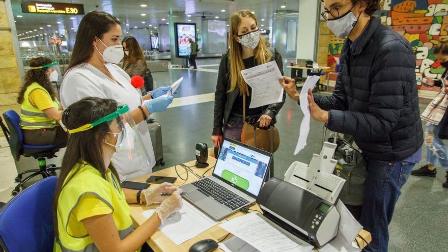 Canarias sigue con el control de pruebas diagnósticas de COVID a los viajeros nacionales que llegan a las islas