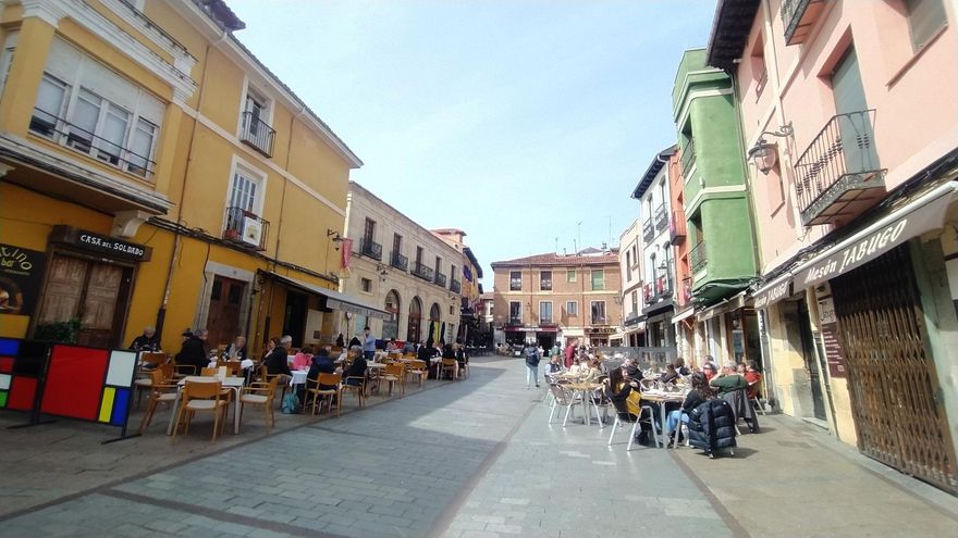 Los vecinos del Casco Antiguo de León piden participar en la negociación de la nueva normativa de terrazas