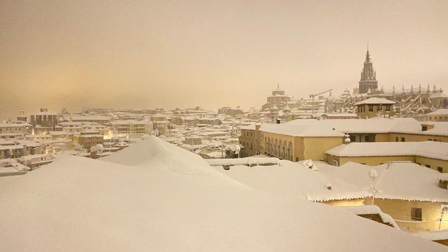 El Casco Histórico de Toledo tras una nevada histórica que cambia por completo la imagen habitual de la ciudad