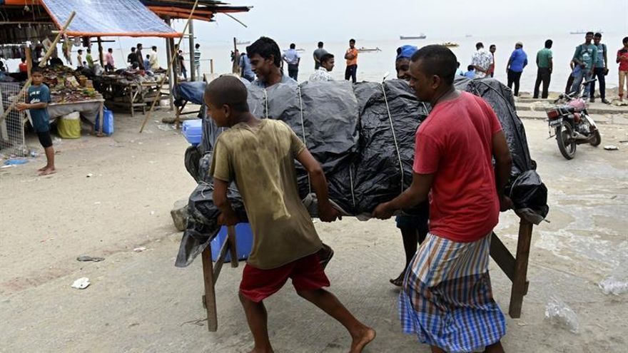 Miles de evacuados en Bangladesh ante la llegada del ciclón "Mora"