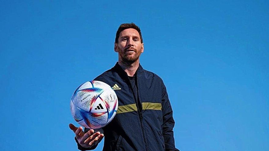 Messi presentó Al Rihla, la pelota oficial del Mundial de Qatar 2022: las fotos