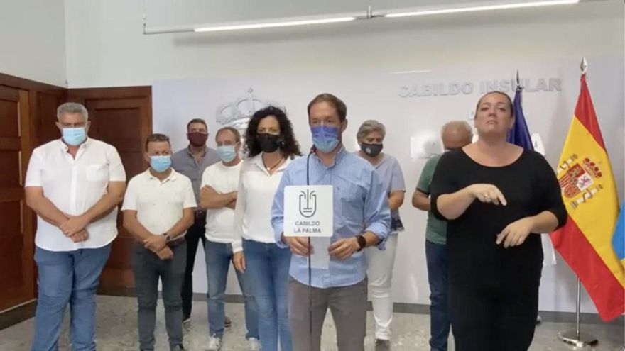 El presidente del Cabildo de La Palma asegura que ''no hay evidencias que hagan pensar en una erupción inminente''