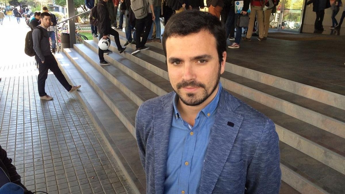 Garzón (IU) lamenta que la "arrogancia" de Podemos le impida colaborar más allá de Barcelona