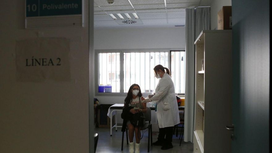 Vacunación en el centro de salud de La Almozara (Zaragoza)