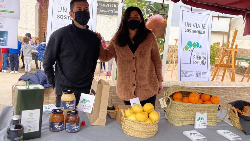 Quico Sánchez, gerente de la Mancomunidad de Sierra Espuña, junto a Paqui Imbernón, técnico de Turismo en el Ayuntamiento de Mula