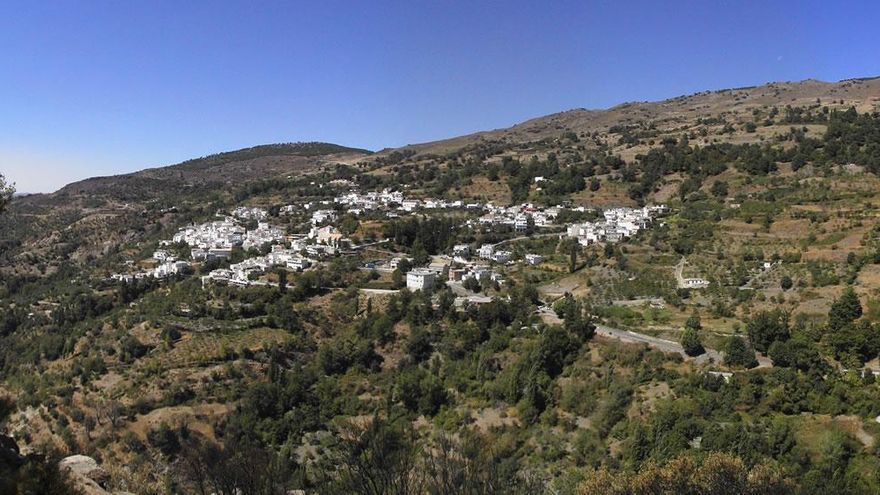 La bonita ruta de senderismo para comenzar 2025 que te lleva por acequias árabes en la Alpujarra