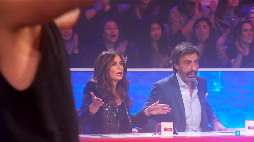 Nuria Roca y Juan del Val, desconcertados ante una de las pruebas de la sexta edición de 'El Desafío'