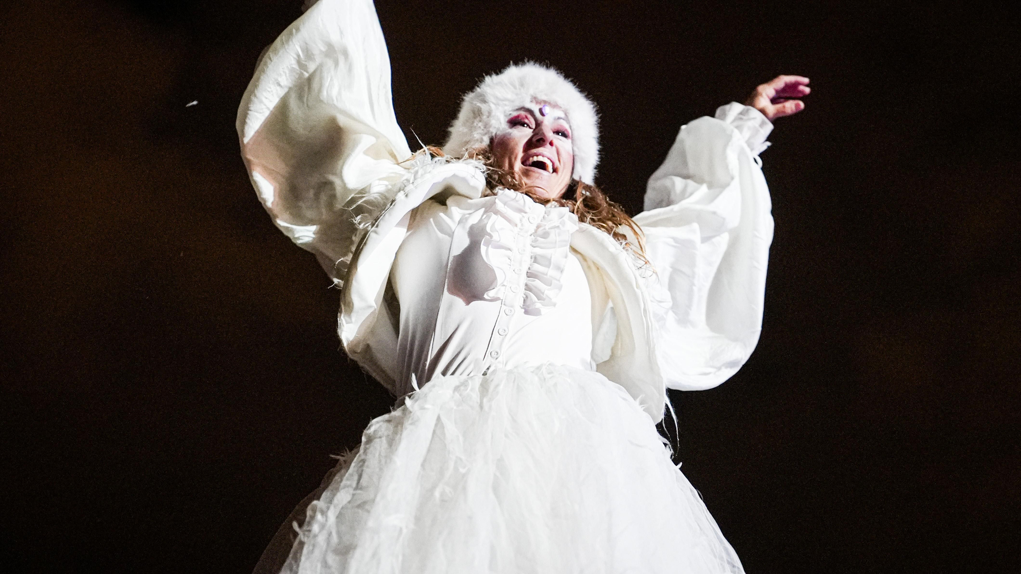 Espectáculo de acrobacias en la Corredera