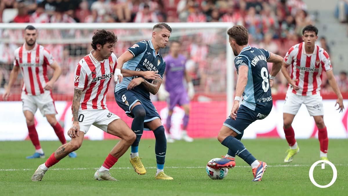 Isma Ruiz y Álex Sala durante el Sporting de Gijón - Córdoba CF