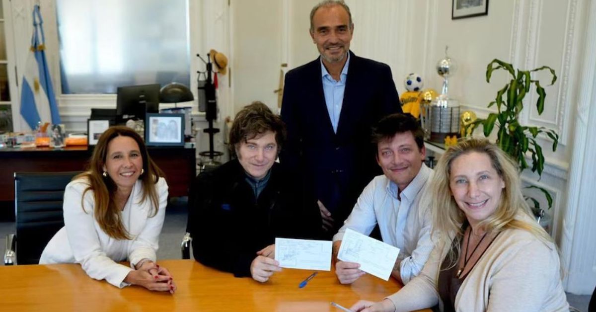 Los Milei, los Caputo y los Menem, pilotos disfuncionales en medio de la tormenta