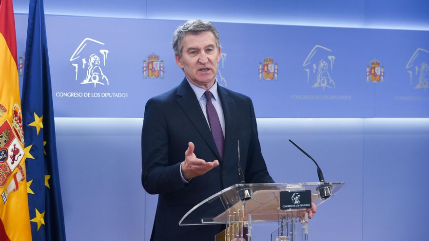 Archivo - El presidente del Partido Popular, Alberto Núñez Feijóo, comparece ante los medios tras la reunión en La Moncloa con el presidente del Gobierno, Pedro Sánchez, en el Congreso de los Diputados, a 13 de marzo de 2025, en Madrid (España).