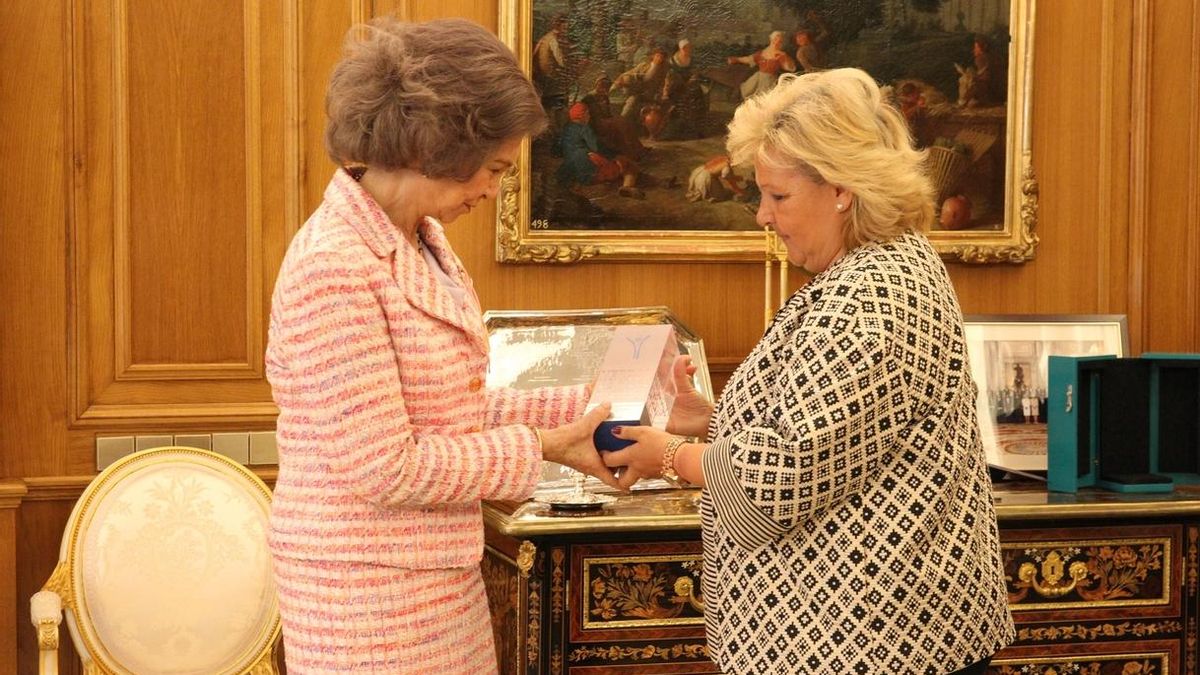 La AVT premia a la Reina Sofía por su apoyo "incondicional" a las víctimas del terrorismo