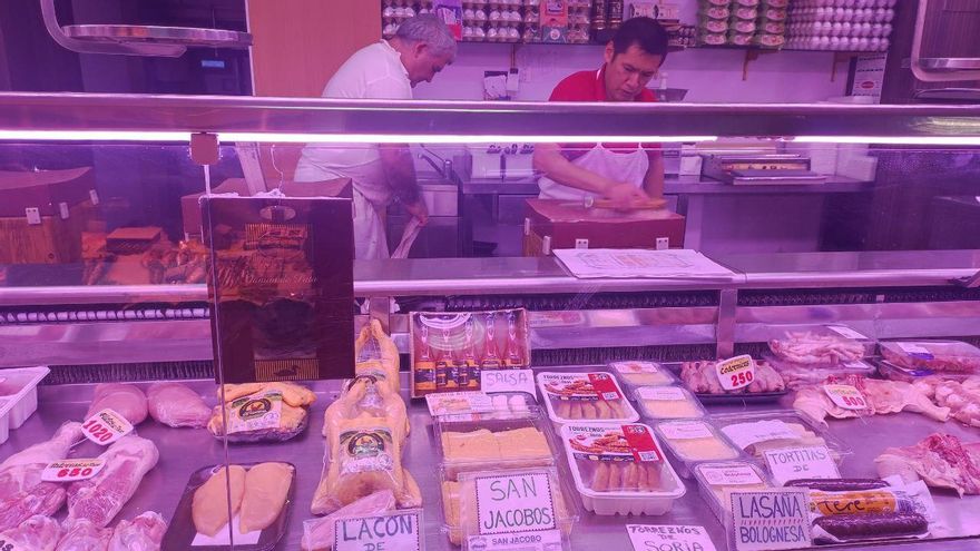 Pollería en el Mercado Tradicional de Gutierre de Cetina.