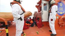 Localizan una balsa a la deriva en el Estrecho con seis inmigrantes