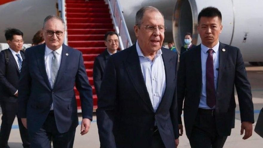 El ministro de Exteriores ruso, Serguéi Lavrov, a su llegada a Pekín el 8 de abril de 2024.