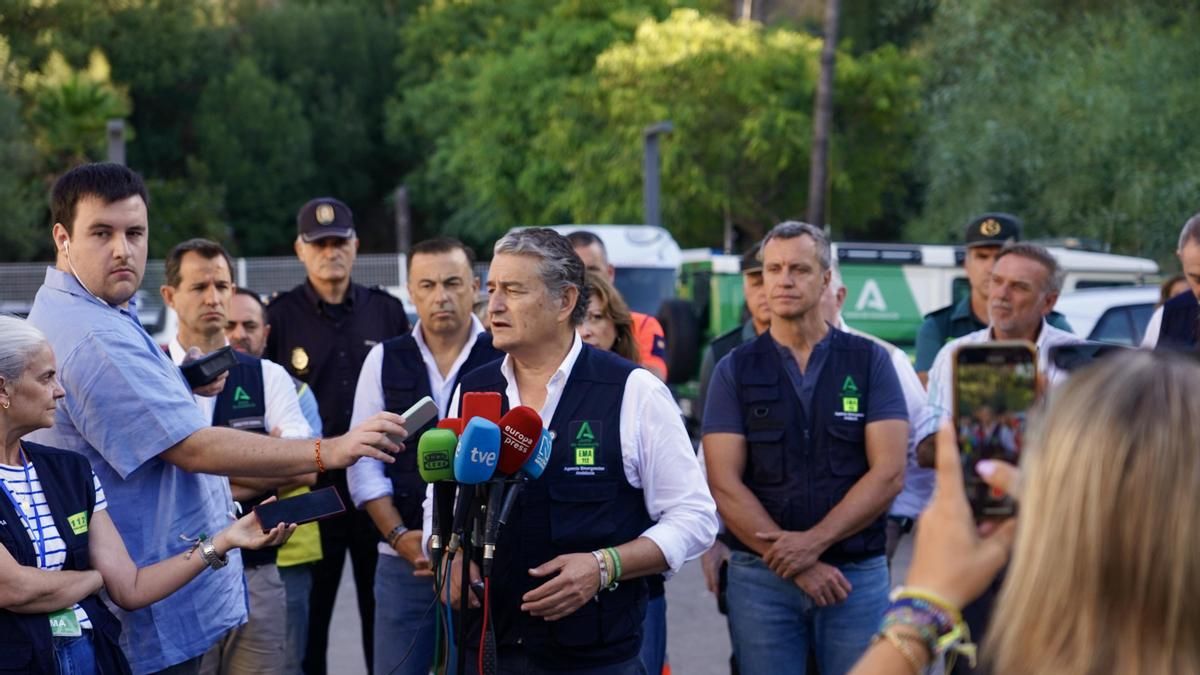 El vicepresidente primero de la Junta de Andalucía y consejero de Presidencia, Sanidad y Emergencias, Antonio Sanz, en incendio de Benahavís.