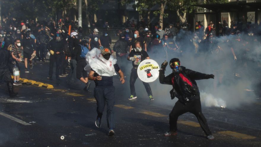 Incidentes marcan una protesta contra Piñera y por la liberación de presos