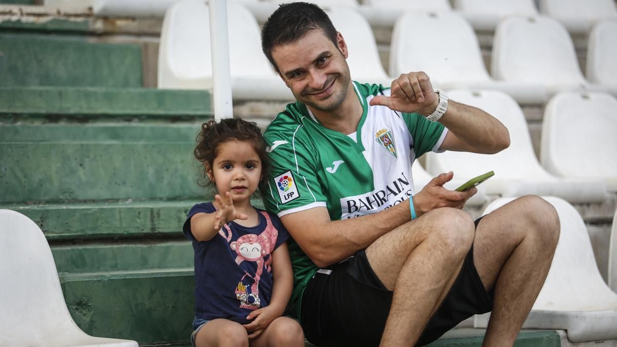 Grada Blanquiverde del Córdoba CF - SD Huesca