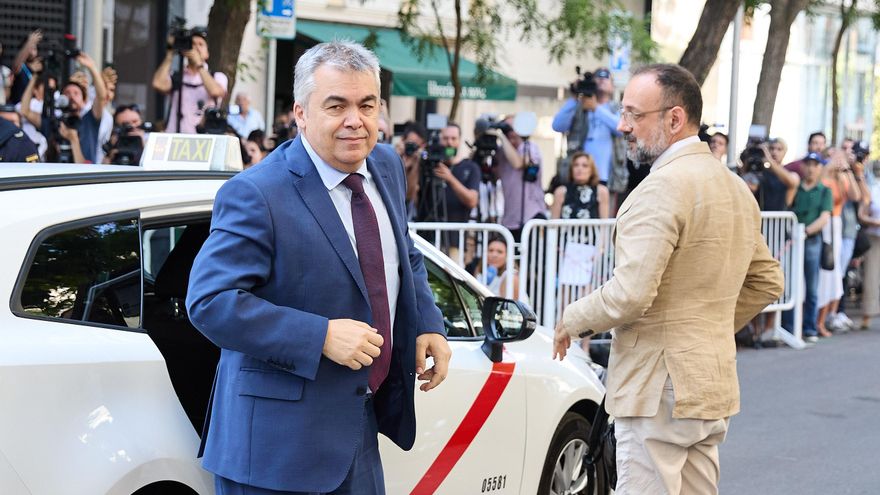 El exsecretario de Organización del PSOE Santos Cerdán a su llegada a declarar en el Tribunal Supremo, a 30 de junio de 2025, en Madrid (España).