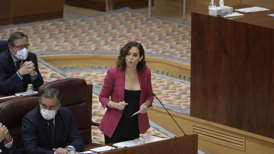 La presidenta de la Comunidad de Madrid, Isabel Díaz Ayuso, en una sesión de control al Gobierno regional en la Asamblea de Madrid, a 21 de octubre de 2021, en Madrid, (España).