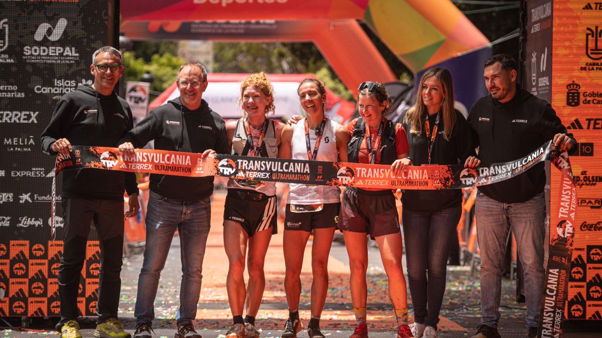 Podio femenino de la Ultramaratón de la Transvulcania Adidas Terrex