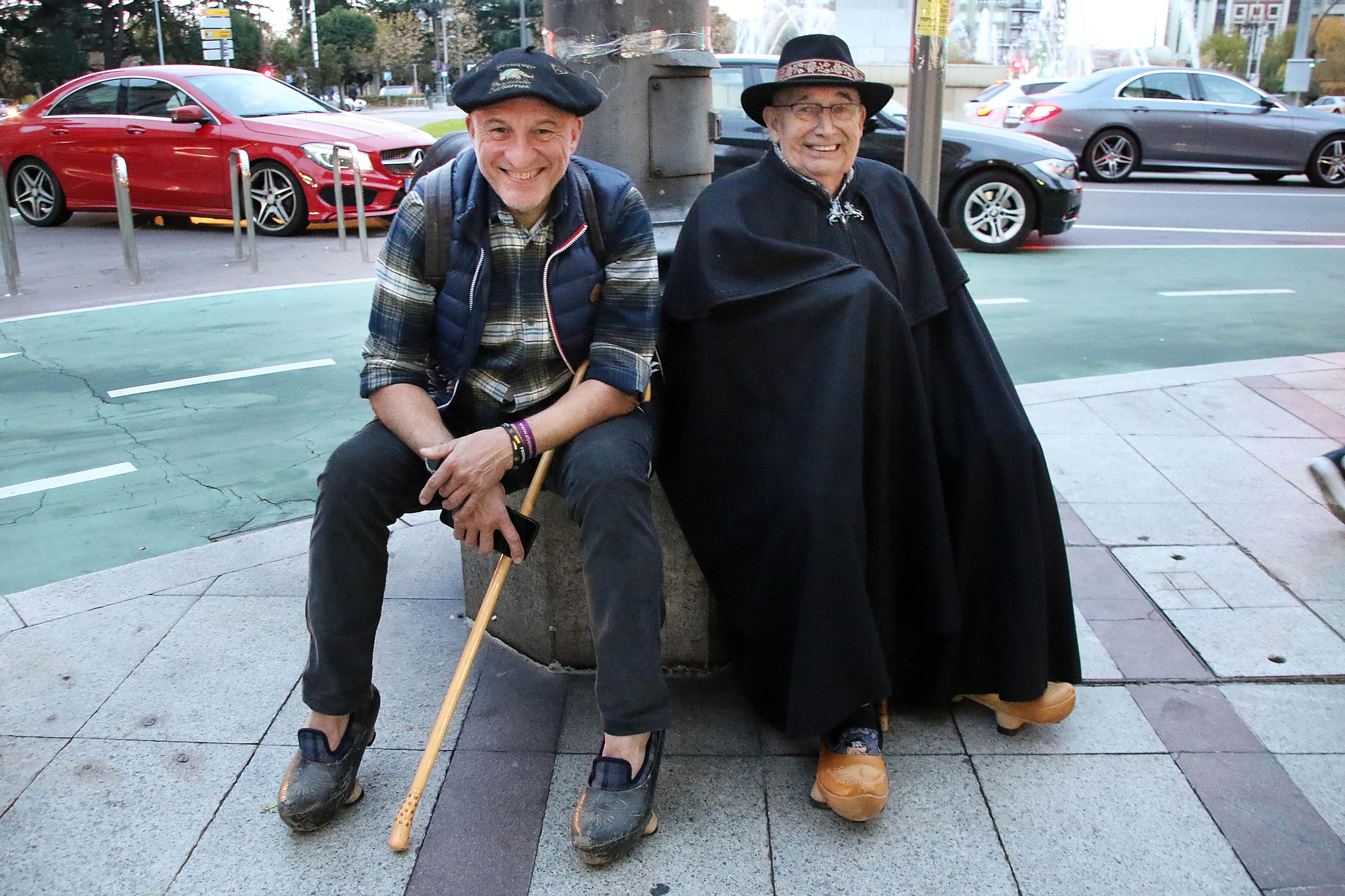Con madreñas y a lo loco por el centro de León