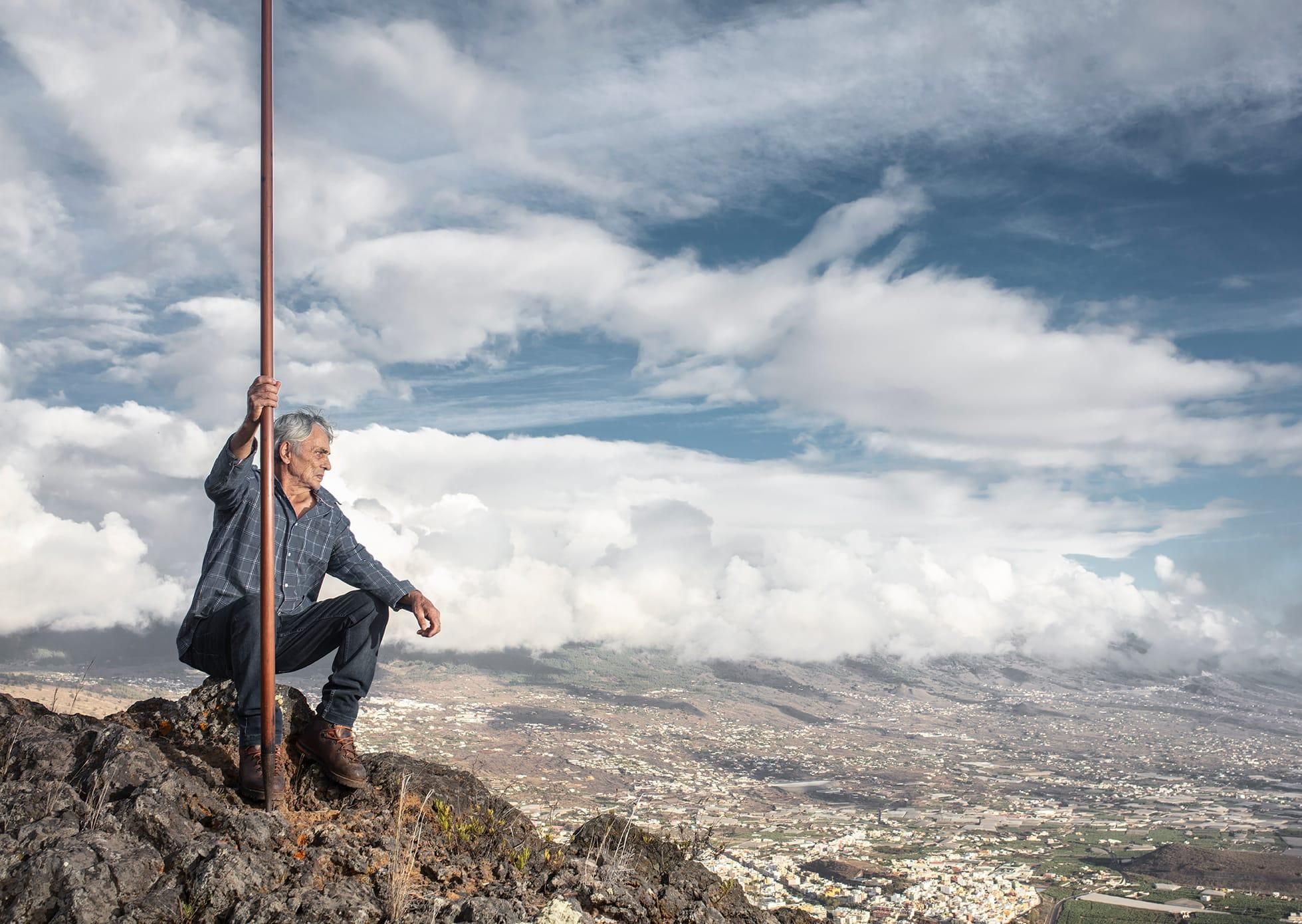 En la imagen, la portada del libro, que está protagonizada por el cabrero Don Félix. Foto: EMILIO BARRIONUEVO