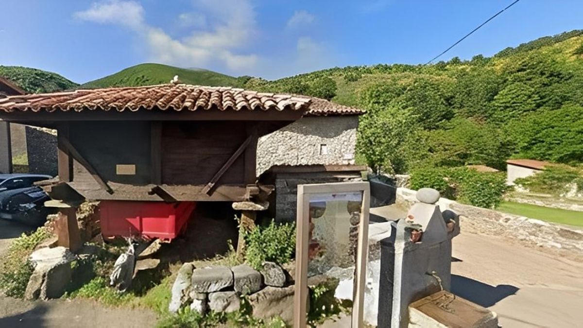 Un agente ambiental atiende a una vecina herida en un pueblo de Picos de Europa al no poder acceder la ambulancia