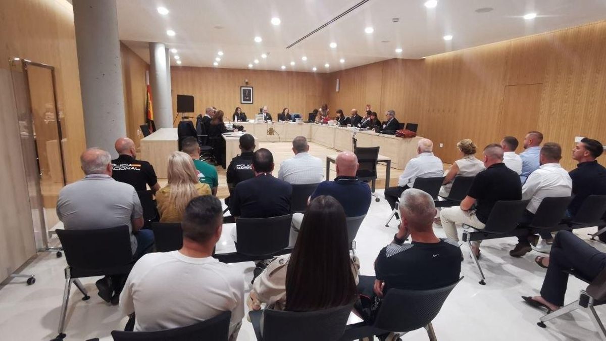 Imagen de los acusados, en el banquillo.
