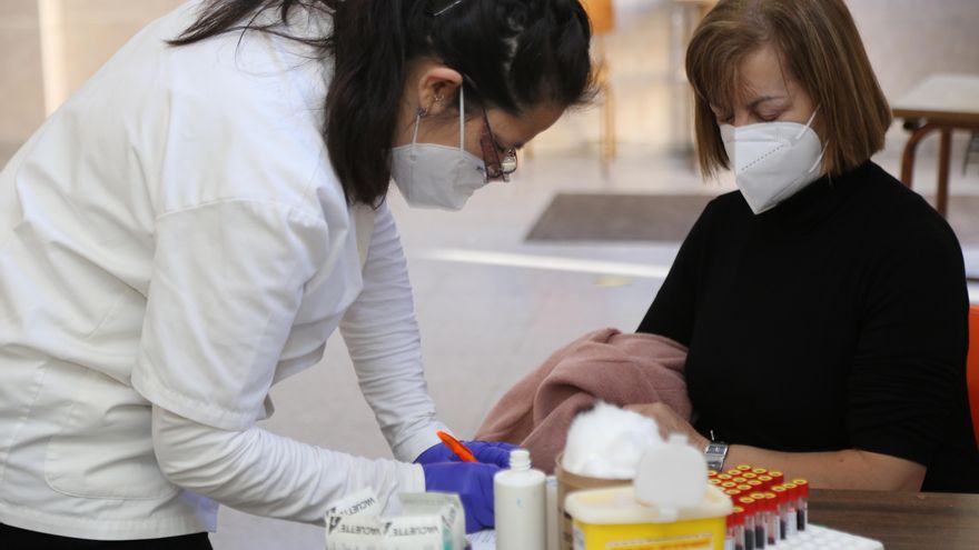 Valleseco realiza pruebas serológicas al personal de su colegio tras detectar un alto índice de casos de COVID en el municipio