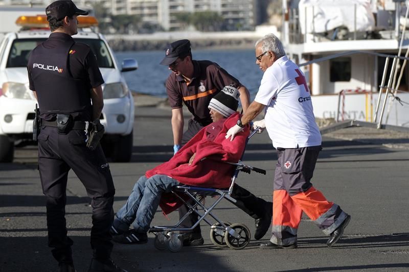 Salvamento Marítimo ha rescatado este miércoles a 63 personas de dos pateras que se dirigían a Canarias. EFE/ Ángel Medina G