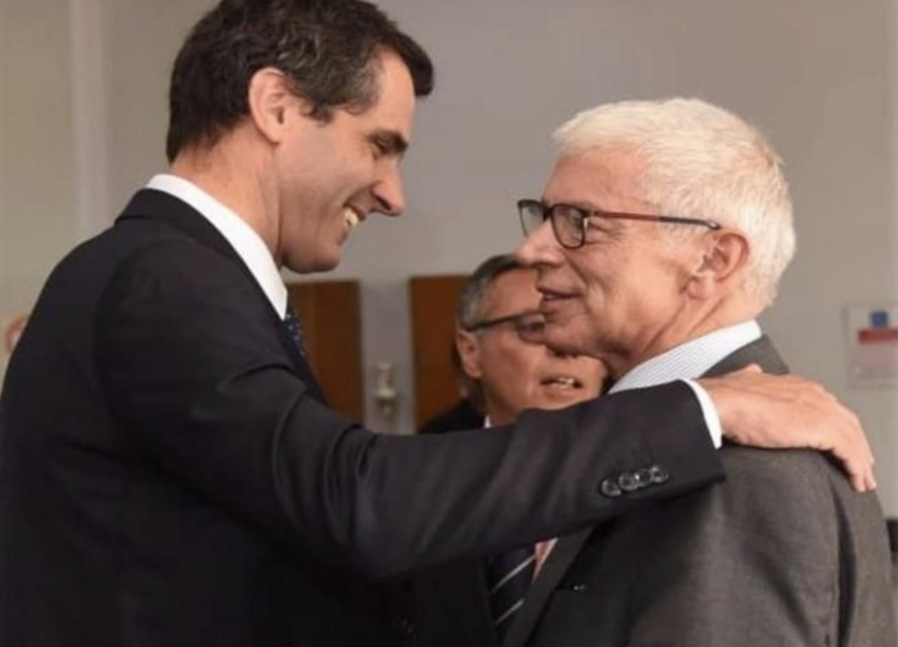 El escribano que certificó el contrato entre Espert y Machado fue Bernardo Mihura de Estrada, actual titular del Registro de la Propiedad Inmueble.