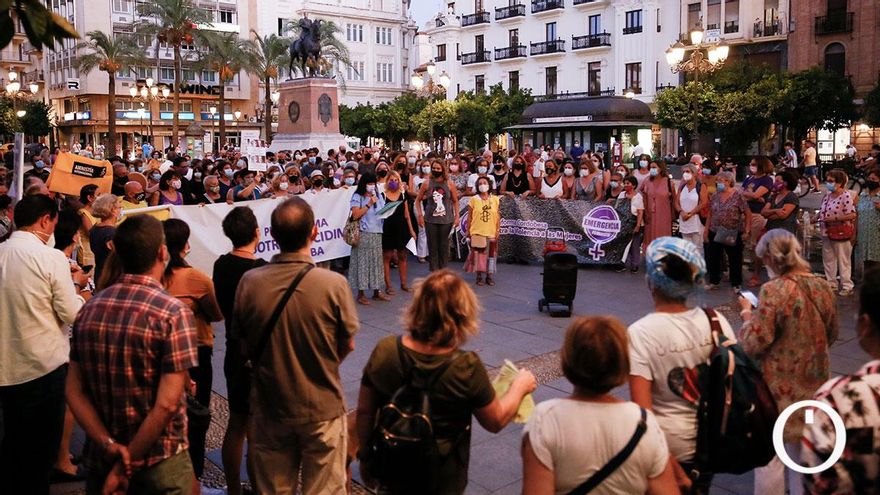 Concentración por las mujeres afganas en la plaza de las Tendillas