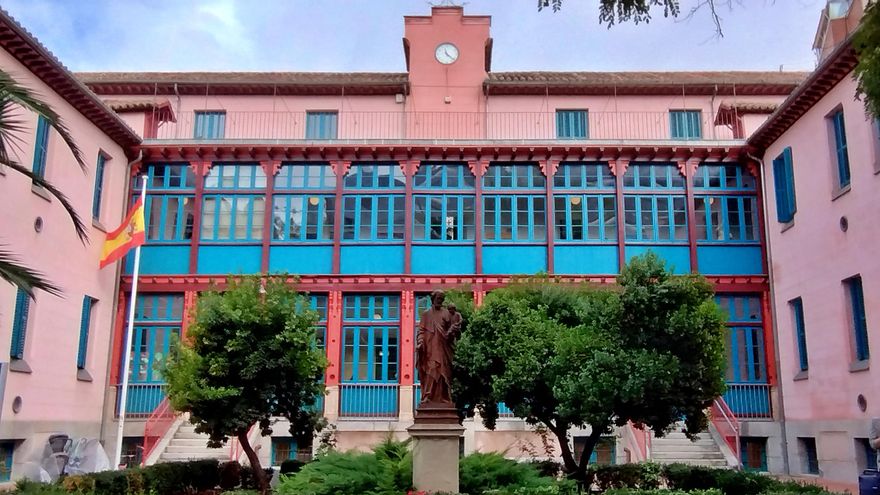 The closure of the luxury school announced by the Chambery board of directors for opening without a license results in a fine of 100,000 euros.