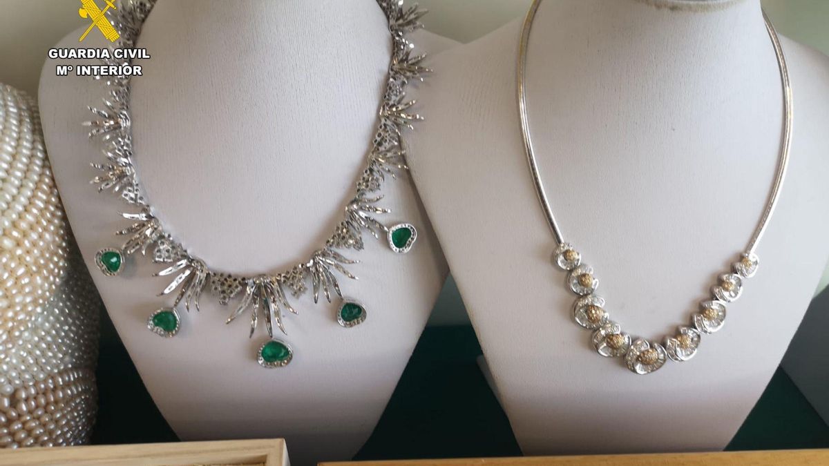 Joyas sustraídas por una red criminal que robaba en el interior las maletas de los viajeros en el aeropuerto Tenerife Sur. GUARDIA CIVIL