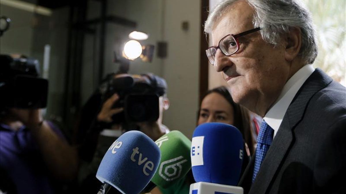 Torres-Dulce reúne a la cúpula fiscal para explicar su querella del 9N