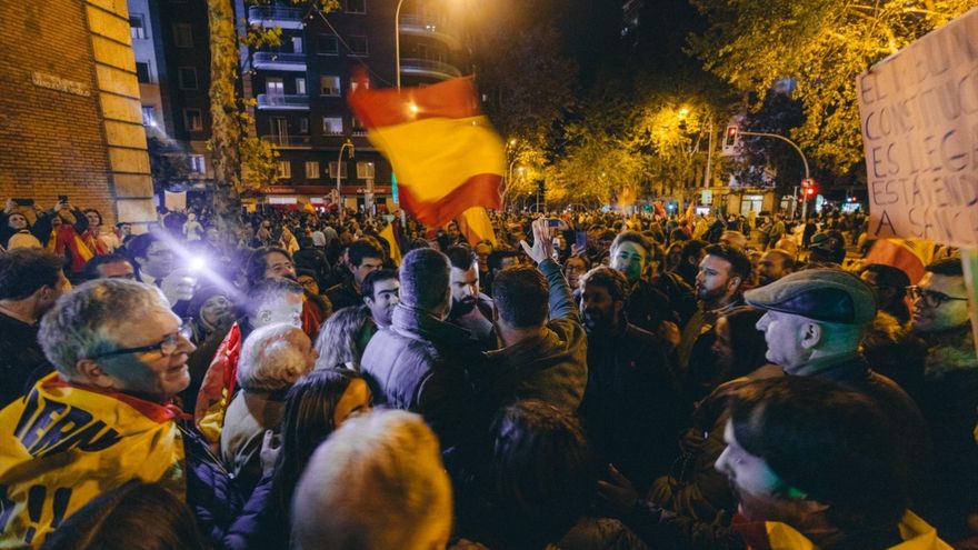 EuropaPress 5563577 lider vox santiago abascal acude manifestacion contra amnistia sede psoe