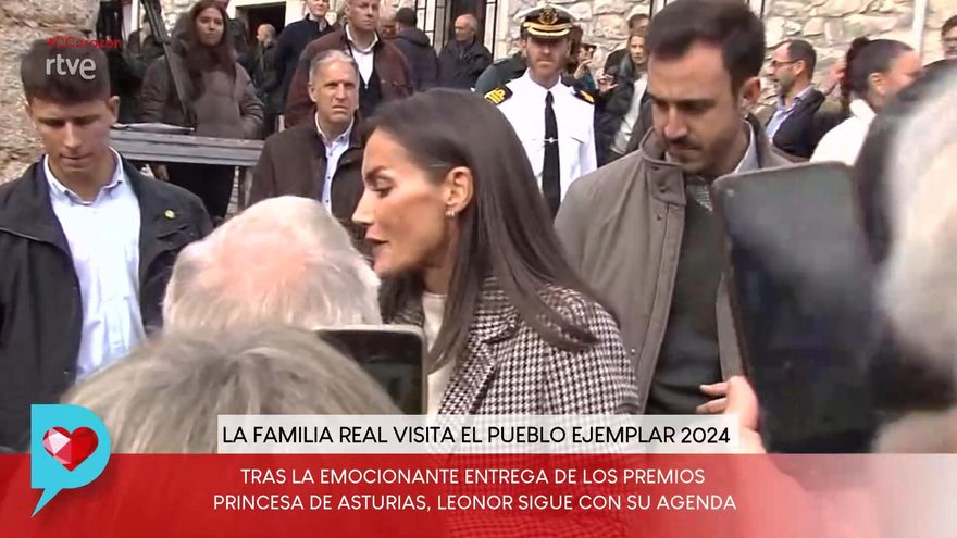 La reina Letizia se para a hablar con una periodista de TVE: "Ve el micrófono y le puede su anterior oficio"