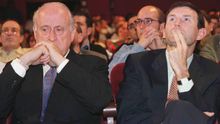 Alfredo de Miguel, en segunda fila, detrás de Xabier Arzalluz y Juan José Ibarretxe en 1998