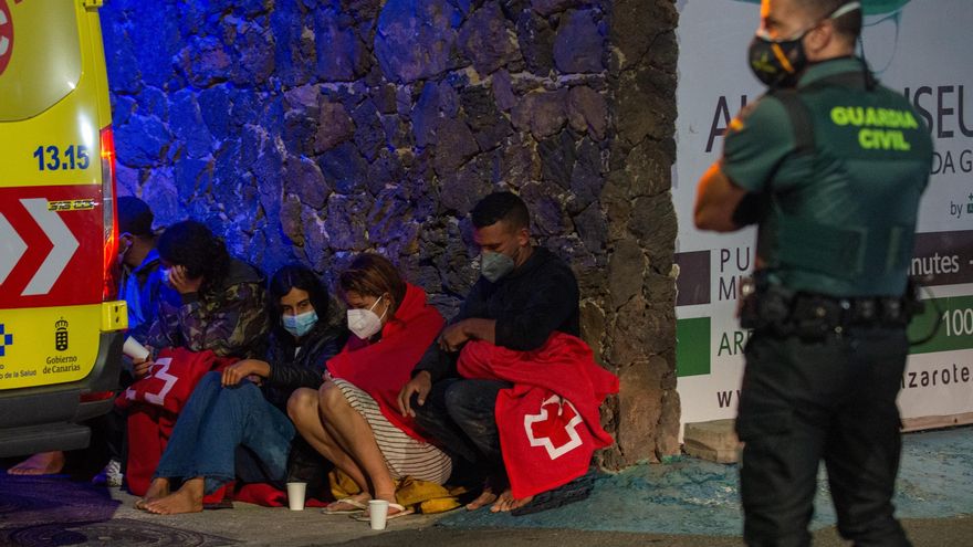 El naufragio de una patera en la ruta canaria se cobra la vida de 16 personas